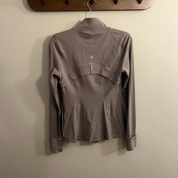 NWT Lululemon Define Jacket in Nulu - Warm Ash Grey - Size 8 - Picture 4 of 5